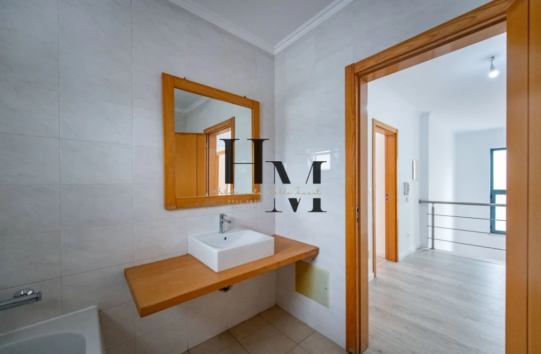 Moradia T5 para Venda em Laranjeiro e Feijó Foto 34