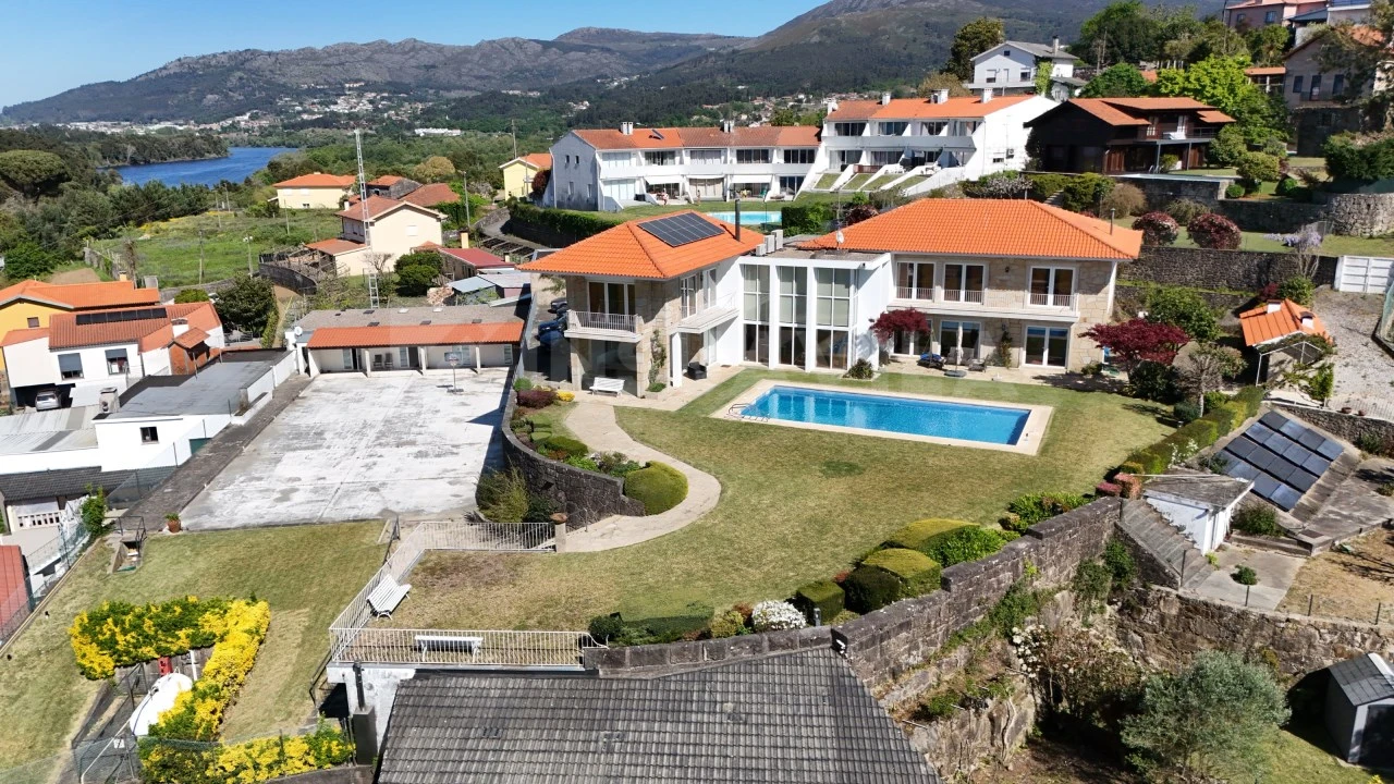 Moradia T7 para Venda em Gondarem Foto 3