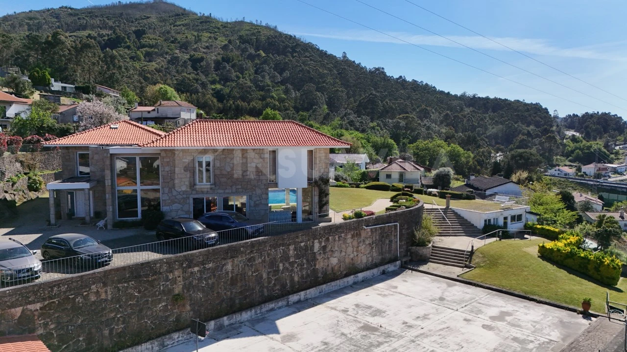 Moradia T7 para Venda em Gondarem Foto 7