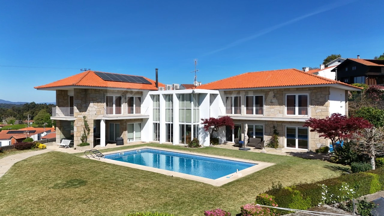 Moradia T7 para Venda em Gondarem Foto 2