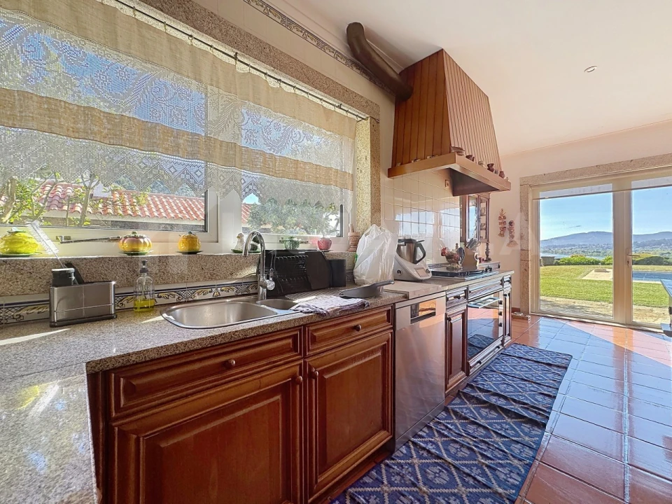 Moradia T7 para Venda em Gondarem Foto 26