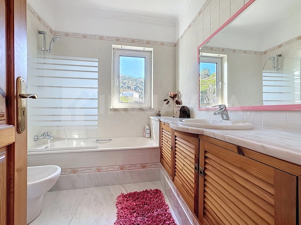 Moradia T7 para Venda em Gondarem Foto 60