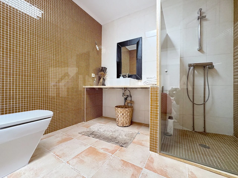 Moradia T7 para Venda em Gondarem Foto 81