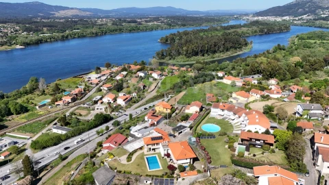 Moradia T7 para Venda em Gondarem