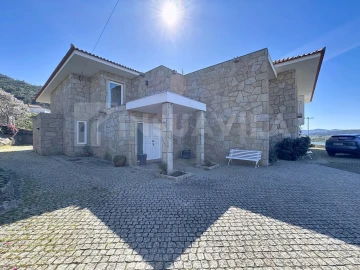 Moradia T7 para Venda em Gondarem