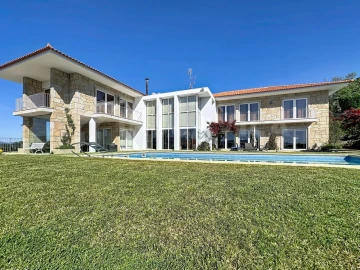 Moradia T7 para Venda em Gondarem