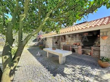 Moradia T7 para Venda em Gondarem