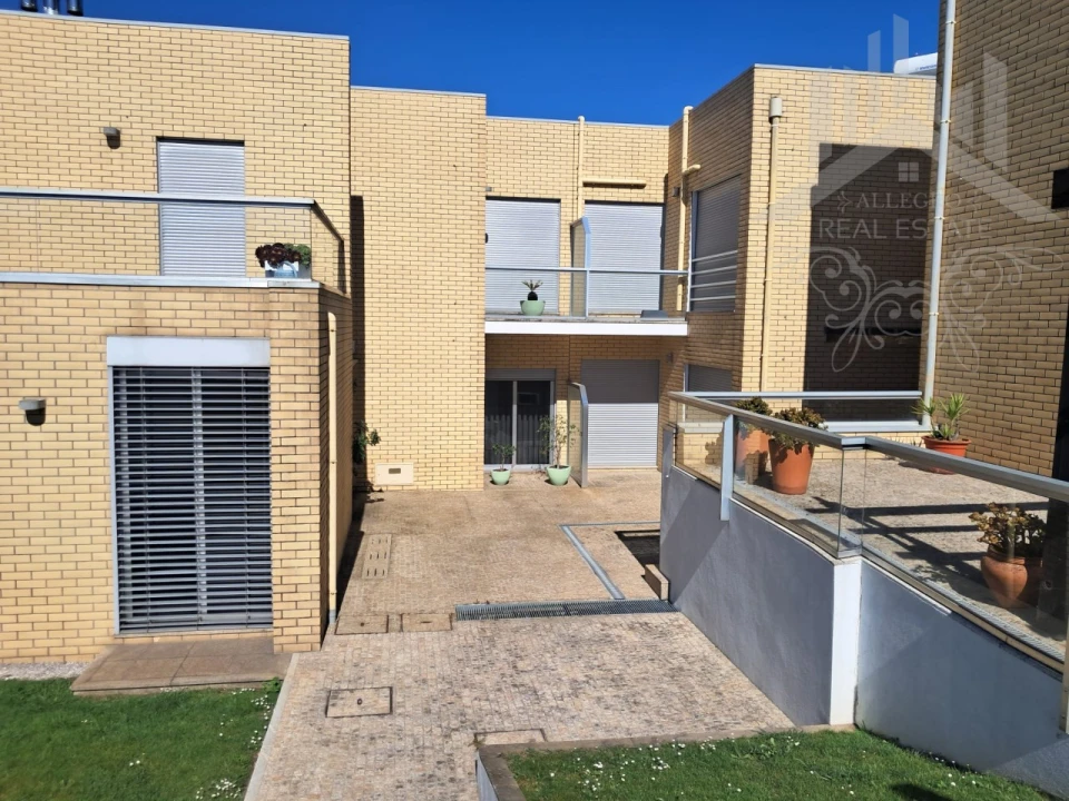 Moradia T4 para Venda em Serzedo e Perosinho Foto 60