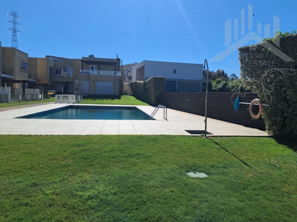 Moradia T4 para Venda em Serzedo e Perosinho Foto 63