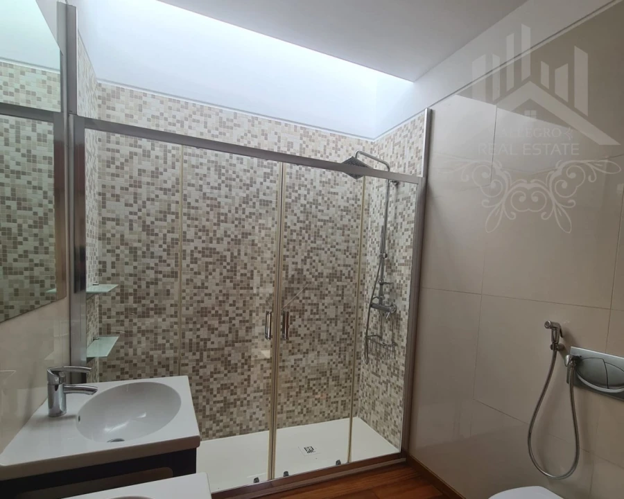 Moradia T4 para Venda em Serzedo e Perosinho Foto 40