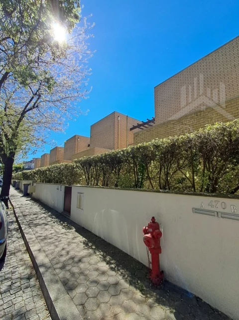 Moradia T4 para Venda em Serzedo e Perosinho
