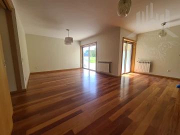 Moradia T4 para Venda em Serzedo e Perosinho
