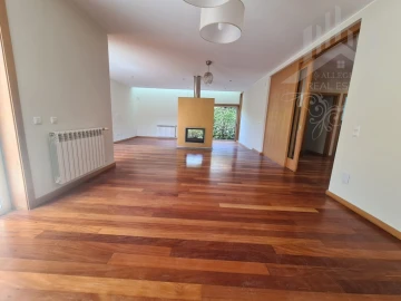 Moradia T4 para Venda em Serzedo e Perosinho