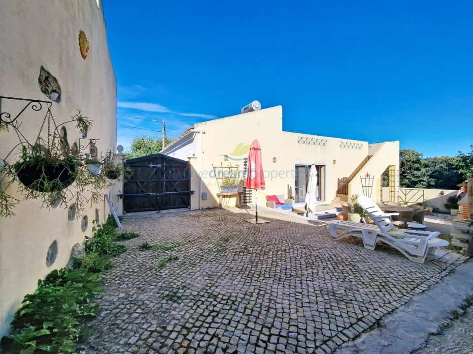 Moradia T2 para Venda em Salir Foto 16