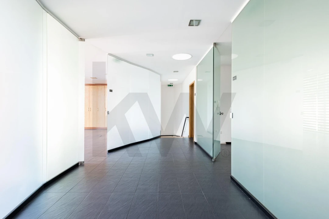 Armazém para Venda em São João da Madeira Foto 22