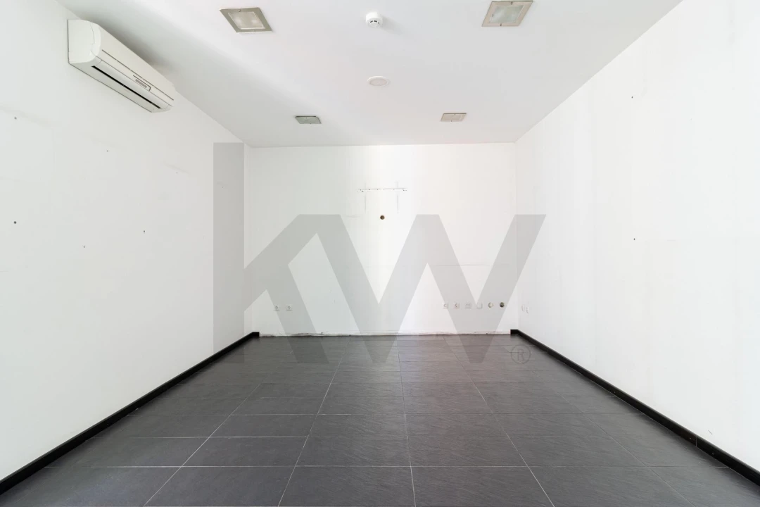 Armazém para Venda em São João da Madeira Foto 21