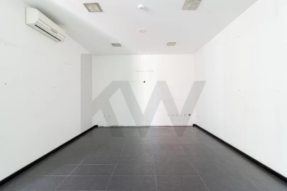 Armazém para Venda em São João da Madeira