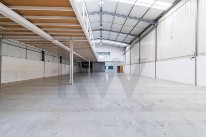 Armazém para Venda em São João da Madeira