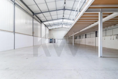 Armazém para Venda em São João da Madeira