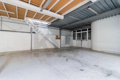 Armazém para Venda em São João da Madeira