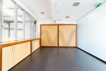 Armazém para Venda em São João da Madeira