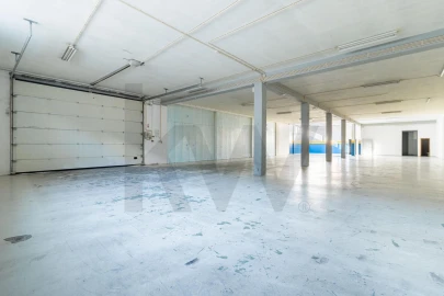 Armazém para Venda em São João da Madeira