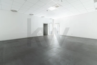 Armazém para Venda em São João da Madeira