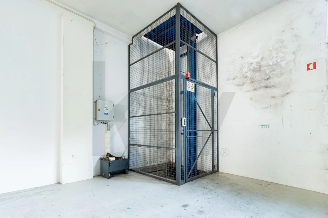 Armazém para Venda em São João da Madeira Foto 29