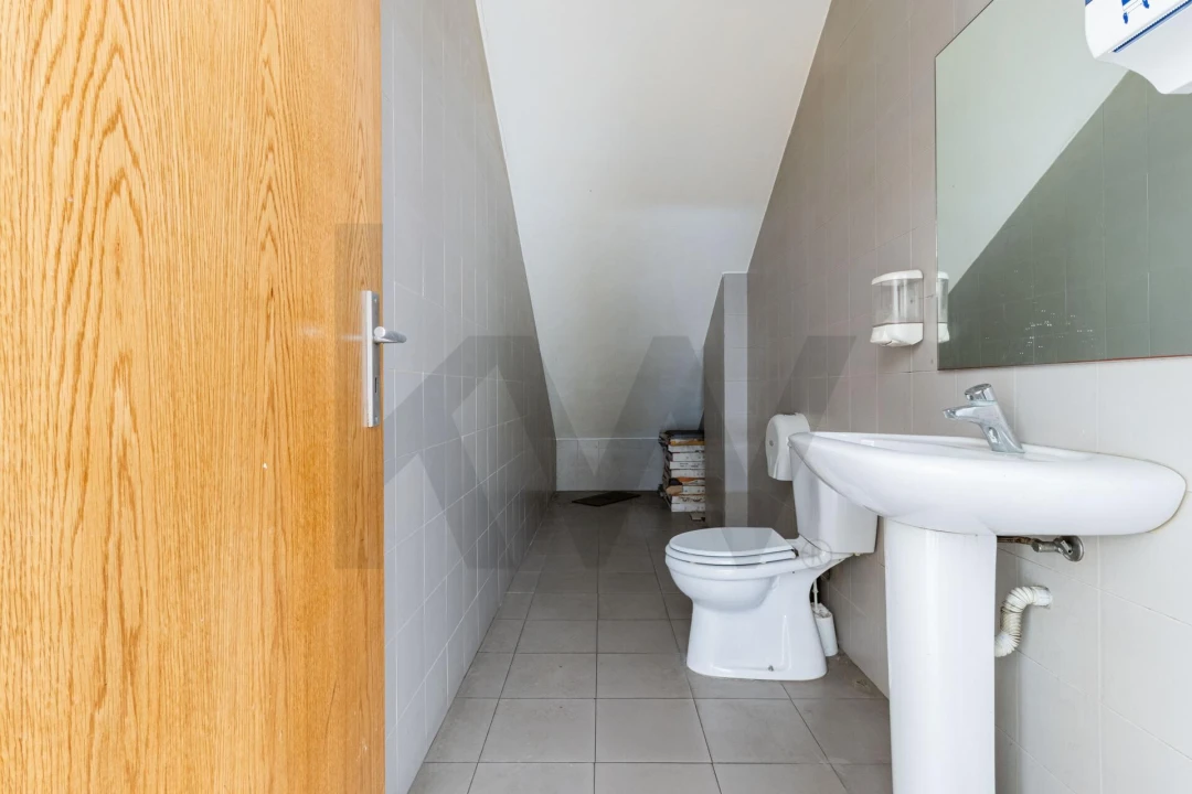 Armazém para Venda em São João da Madeira Foto 35