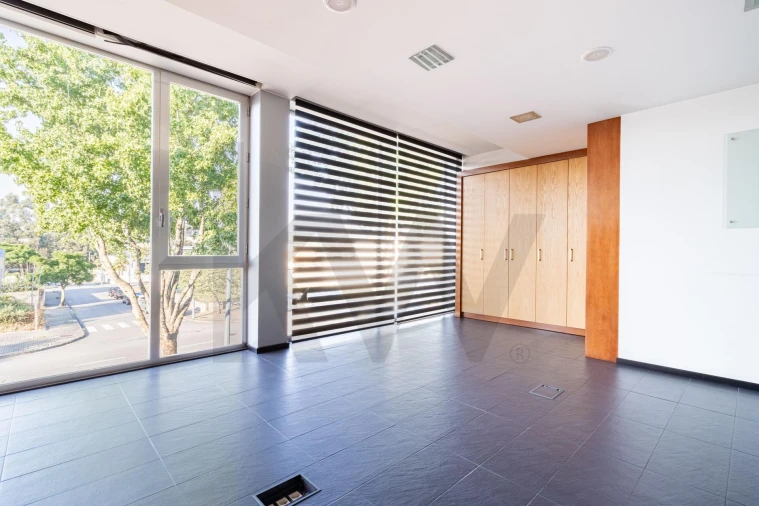 Armazém para Venda em São João da Madeira Foto 24