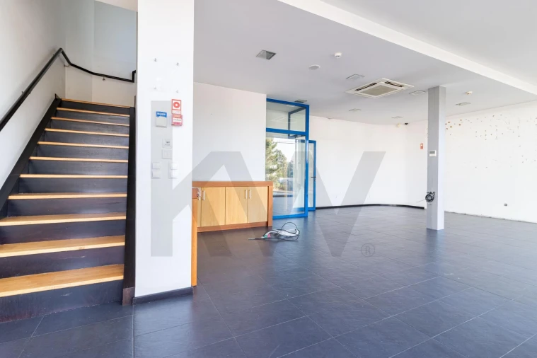 Armazém para Venda em São João da Madeira Foto 7