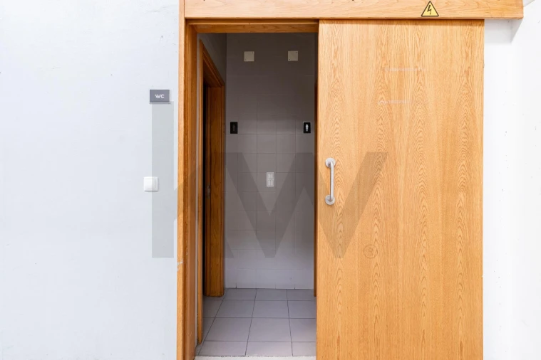 Armazém para Venda em São João da Madeira Foto 15