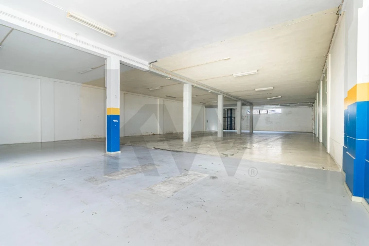 Armazém para Venda em São João da Madeira Foto 28