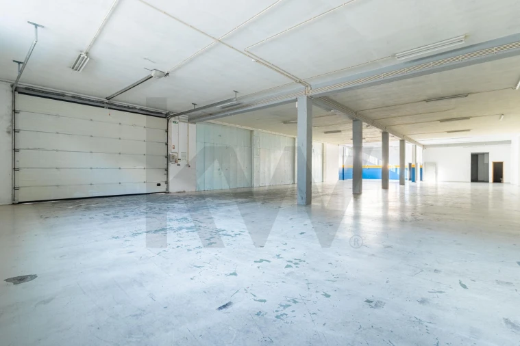 Armazém para Venda em São João da Madeira Foto 30