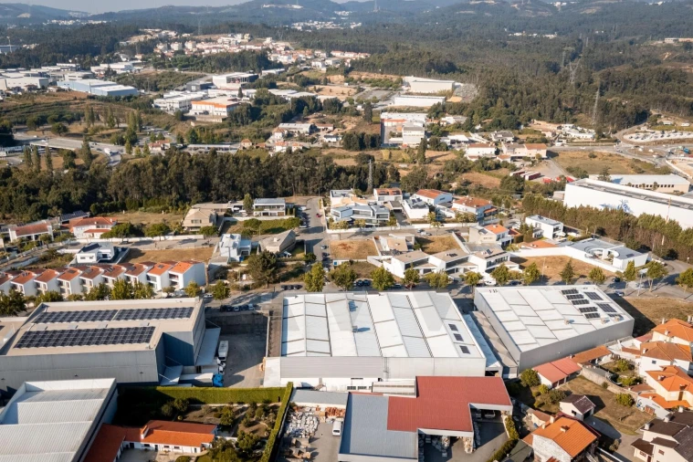 Armazém para Venda em São João da Madeira Foto 5