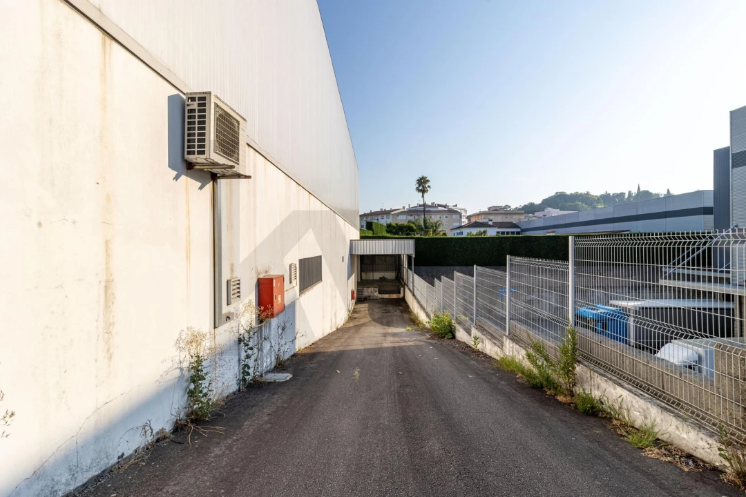 Armazém para Venda em São João da Madeira Foto 36