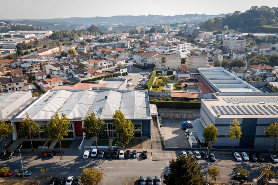 Armazém para Venda em São João da Madeira Foto 2