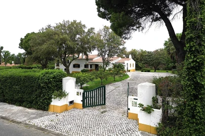 Moradia T4 para Venda em Santo Estêvão