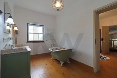 Moradia T4 para Venda em Santo Estêvão