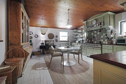 Moradia T4 para Venda em Santo Estêvão