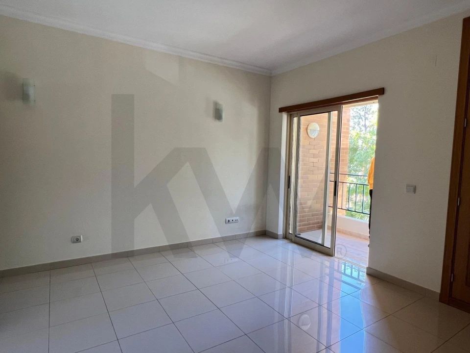 Apartamento T4 para Venda em Quarteira Foto 8