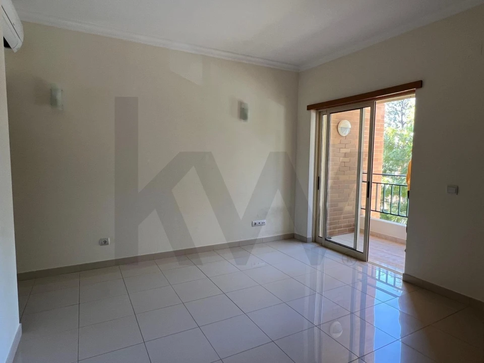 Apartamento T4 para Venda em Quarteira Foto 7