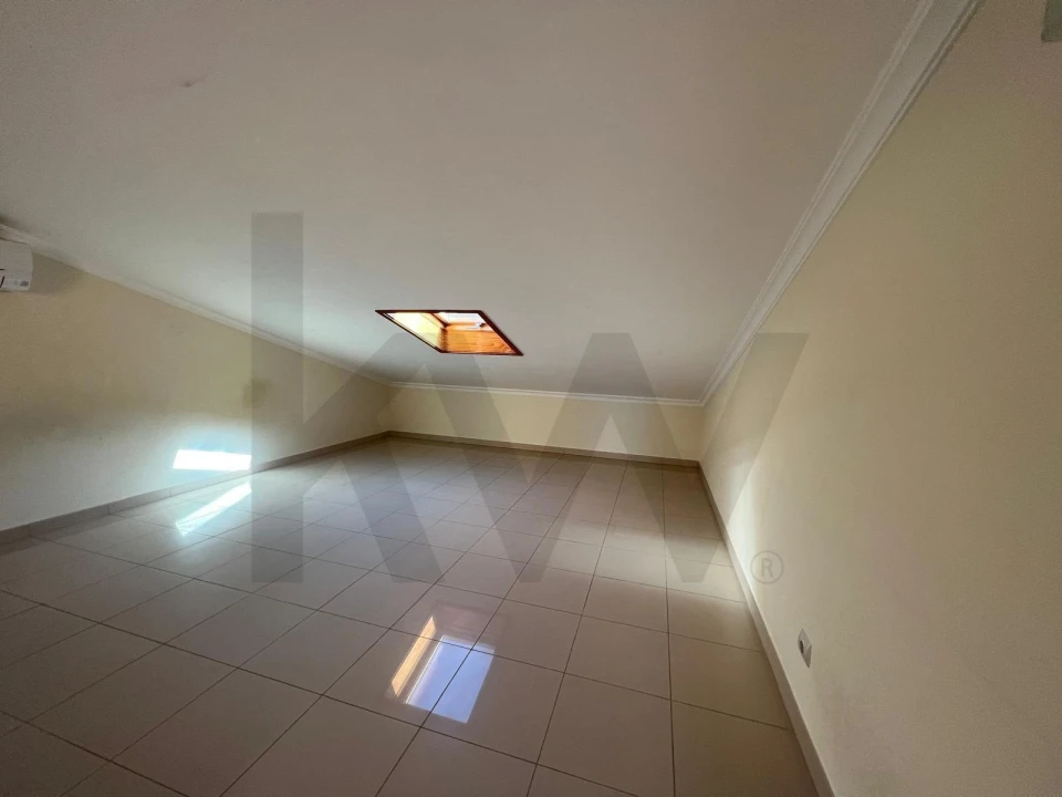 Apartamento T4 para Venda em Quarteira Foto 10