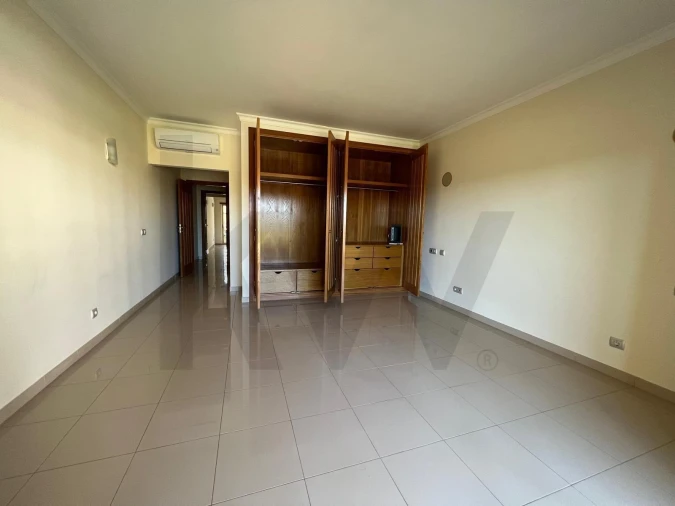 Apartamento T4 para Venda em Quarteira Foto 23