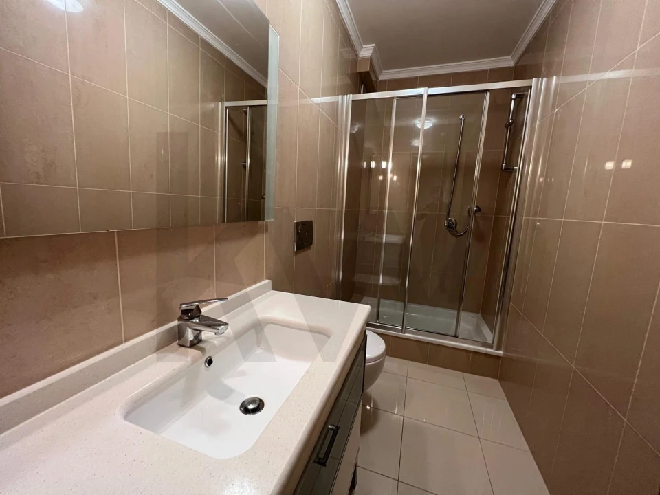 Apartamento T4 para Venda em Quarteira Foto 11