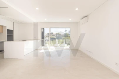 Apartamento T2 para Venda em Charneca de Caparica e Sobreda