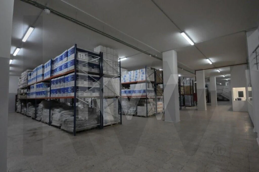 Armazém para Venda em Alvalade Foto 2