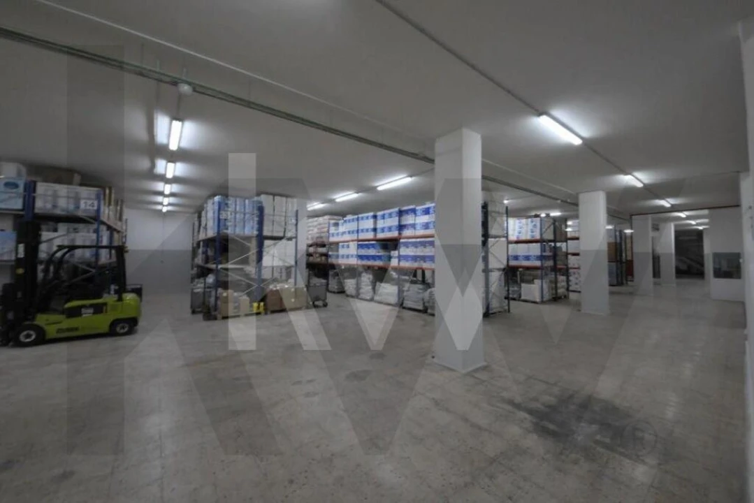 Armazém para Venda em Alvalade Foto 1