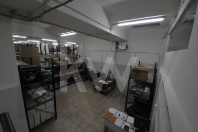Armazém para Venda em Alvalade