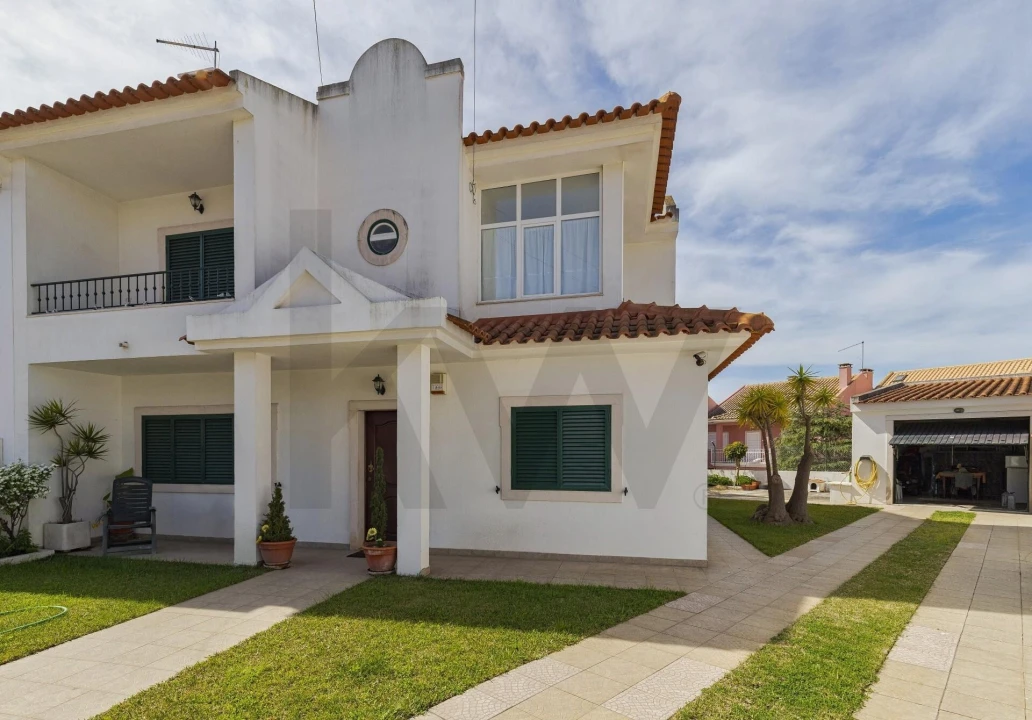 Moradia T5 para Venda em Laranjeiro e Feijó Foto 1